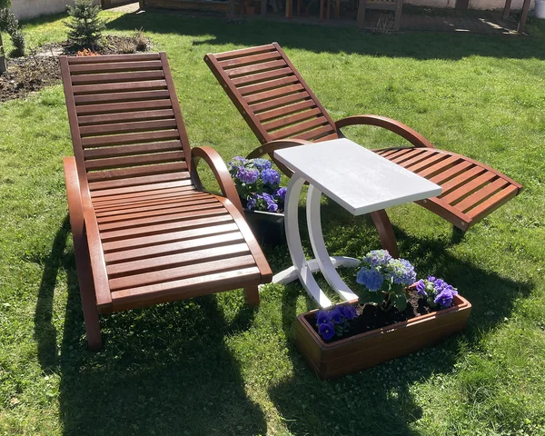 Stolik kawowy na tarasie