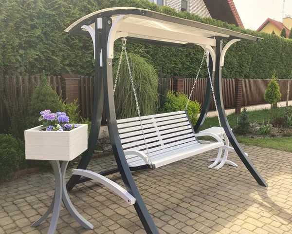 Stolik kawowy na tarasie