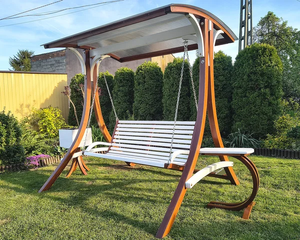 Stolik kawowy na tarasie