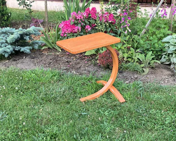 Stolik kawowy z krzesłem ogrodowym